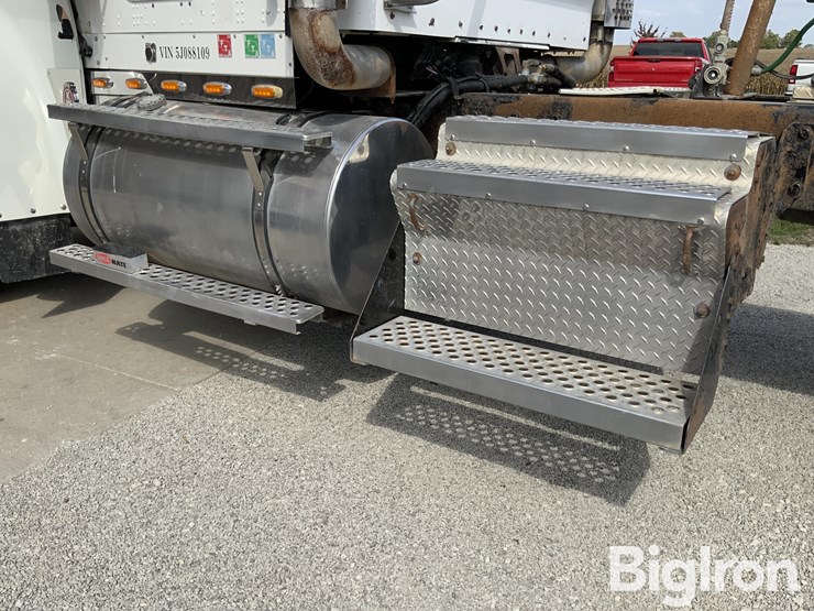 2005-kenworth-w900-image-18