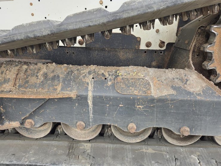 2019-bobcat-t740-image-51