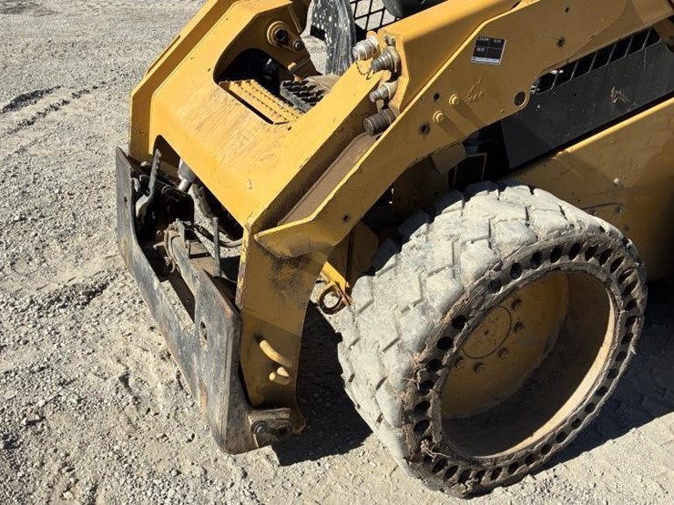 2020-caterpillar-246d3-image-5