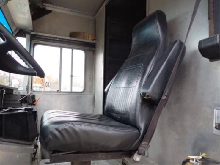 2015-freightliner-mt55-image-11