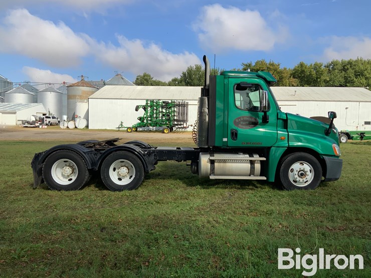 2016-freightliner-cascadia-125-image-4