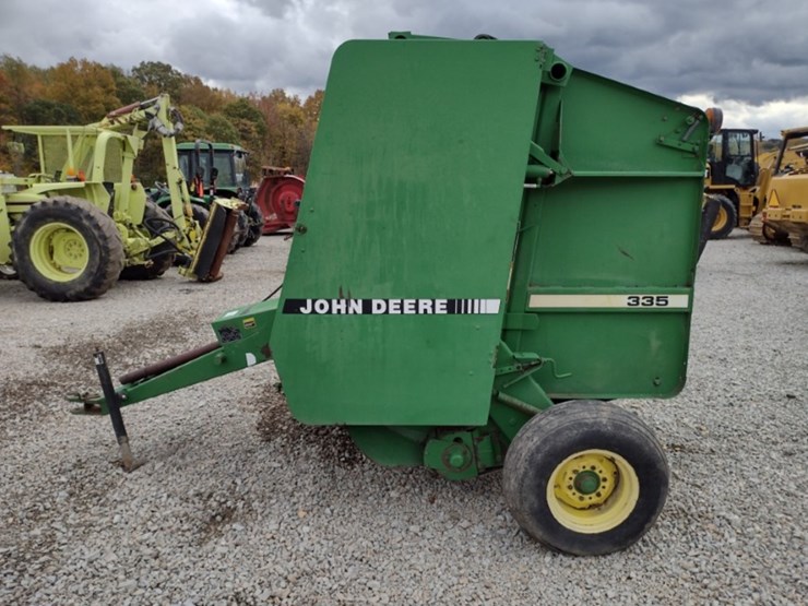john-deere-335-image-1