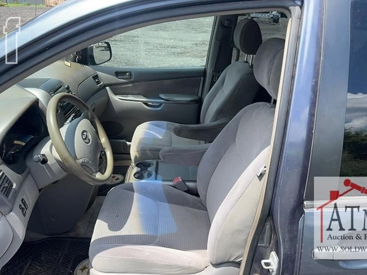 2006-toyota-sienna-image-6