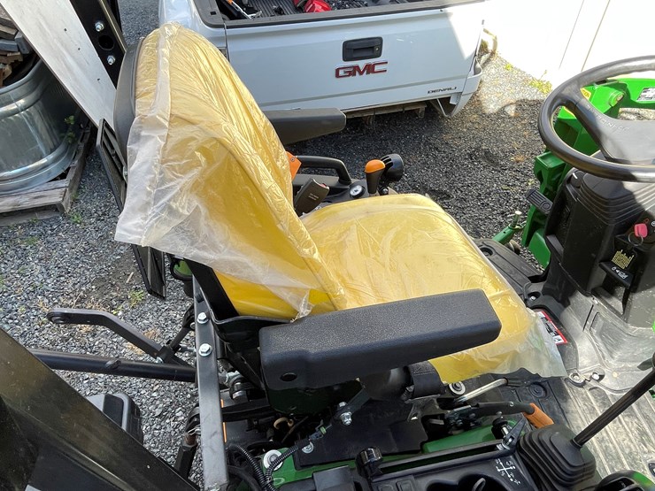 2024-john-deere-1025r-image-29