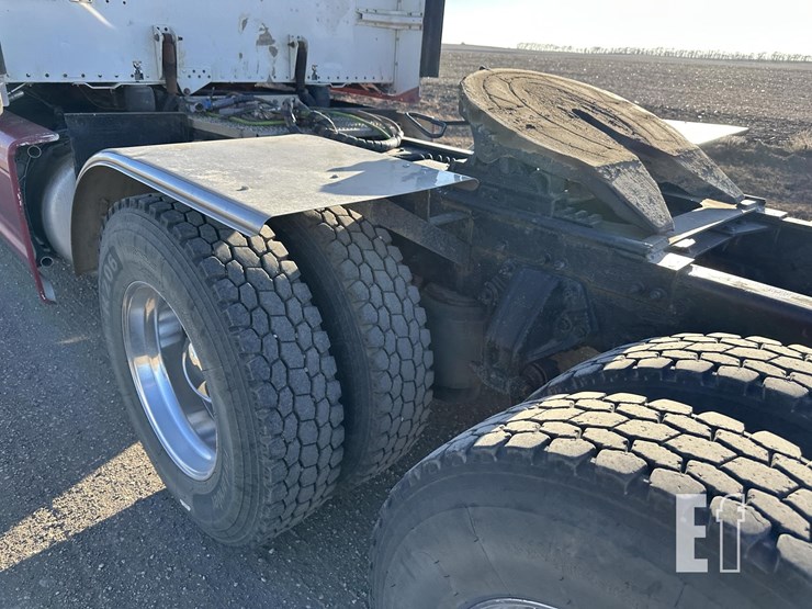 2014-peterbilt-386-image-10