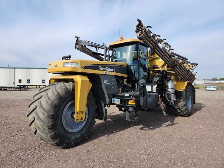 2013-agchem-9300-terragator-image-1