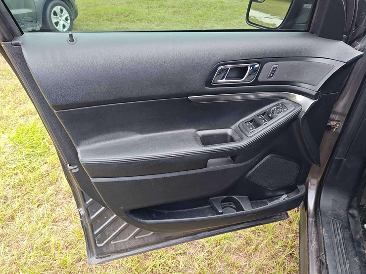 2017-ford-explorer-image-17