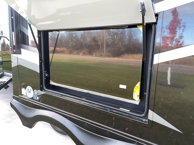 #4502-•-2025-forest-river-xlr-nitro-lux-toy-hauler-(wi-title)-image-52