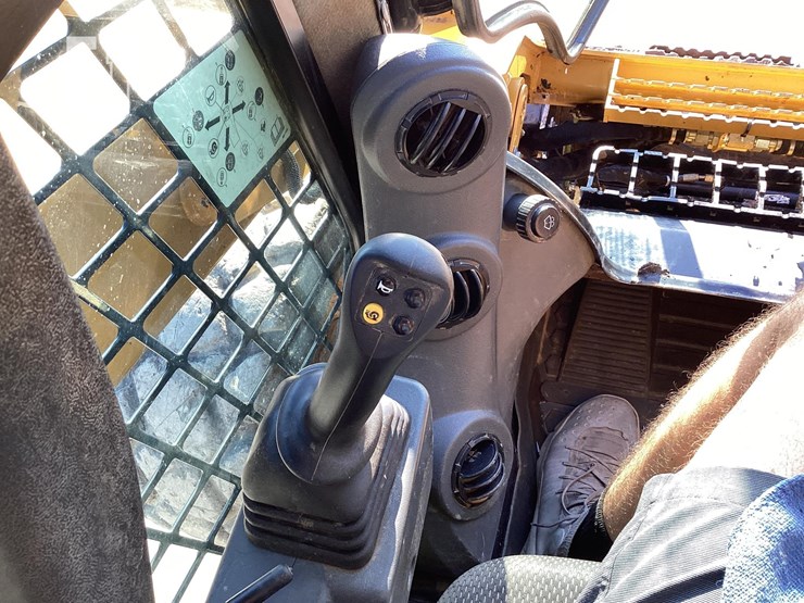 2022-caterpillar-272d3-image-13