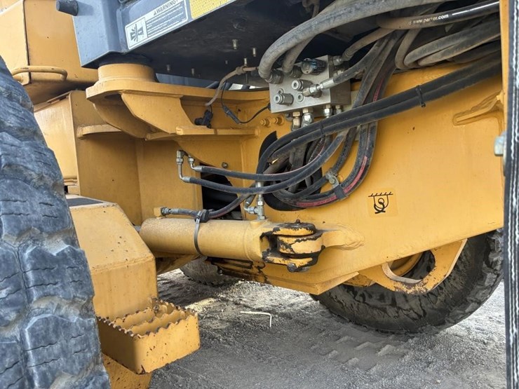 2008-deere-772d-image-10