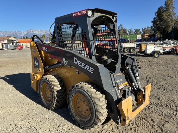 2024-deere-316gr-image-2