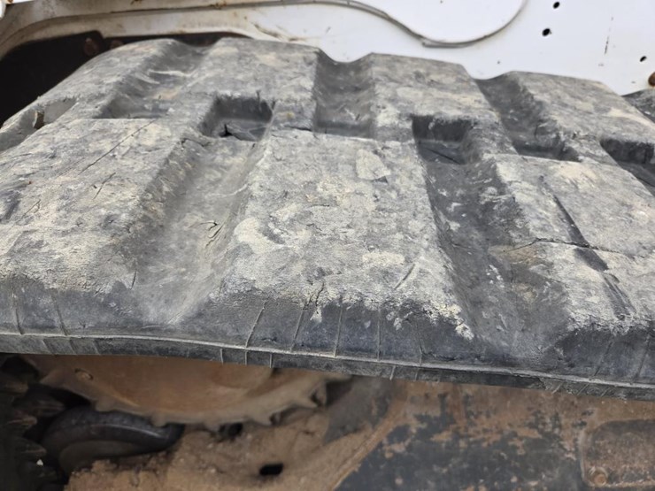 2019-bobcat-t740-image-48