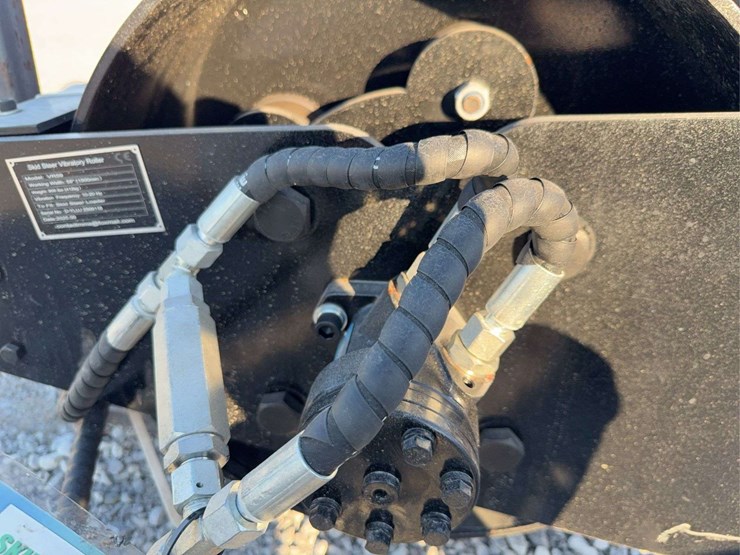 skid-steer-vibratory-roller-image-3