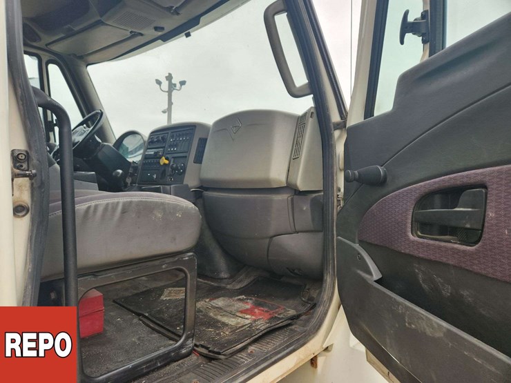 2016-international-durastar-4300-image-33