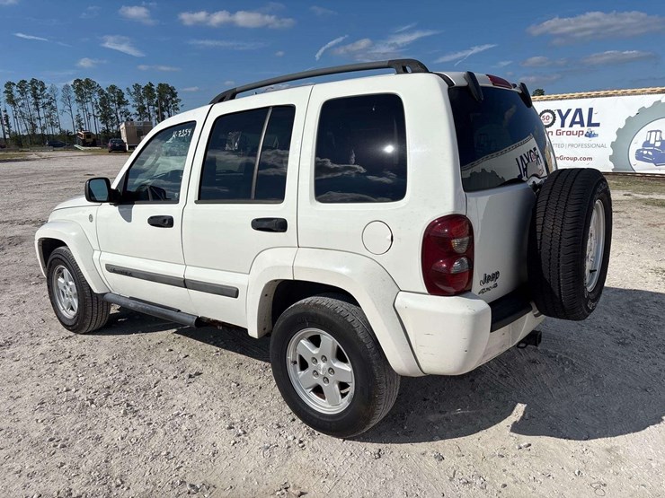 2007-jeep-liberty-image-4