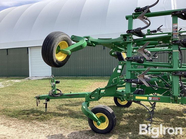 2010-john-deere-2210-image-13