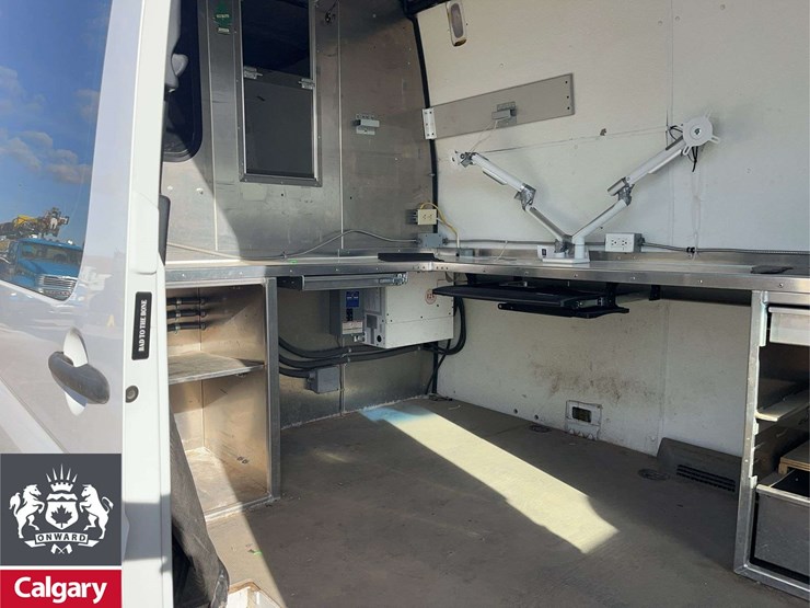 2010-mercedes-benz-sprinter-3500-image-13