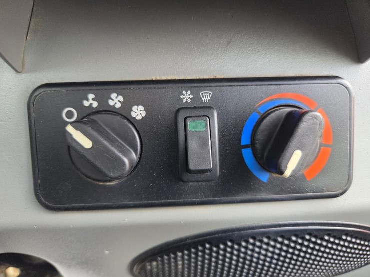 2019-bobcat-t740-image-39