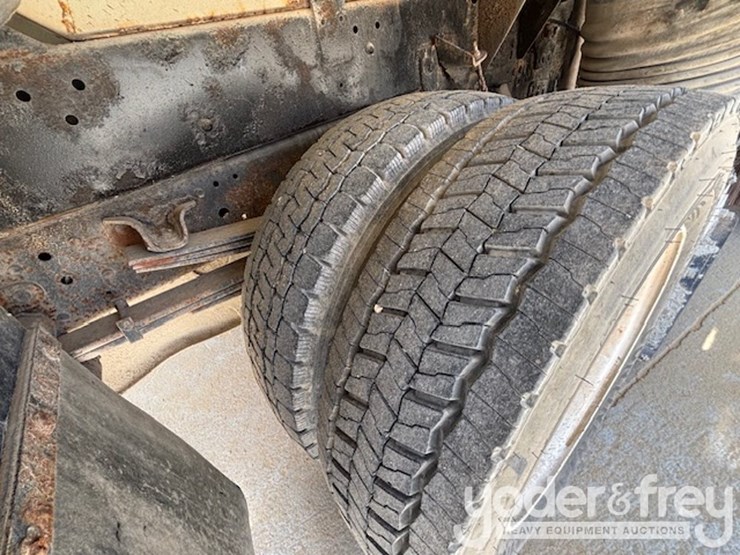 2014-isuzu-nqr-image-10