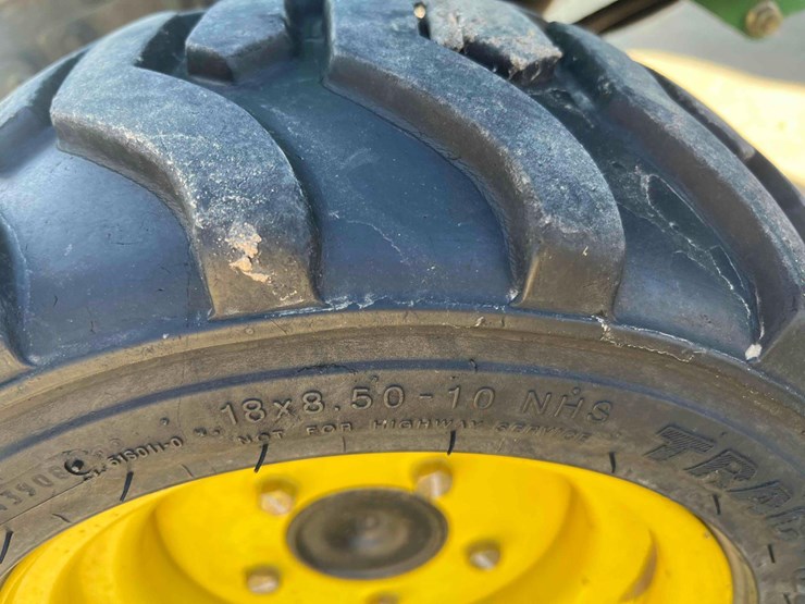 john-deere-2305-image-17