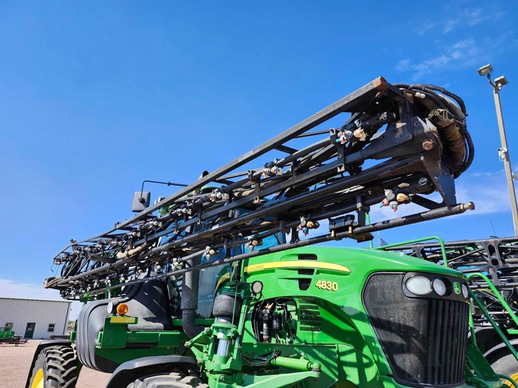 2010-john-deere-4830-image-10