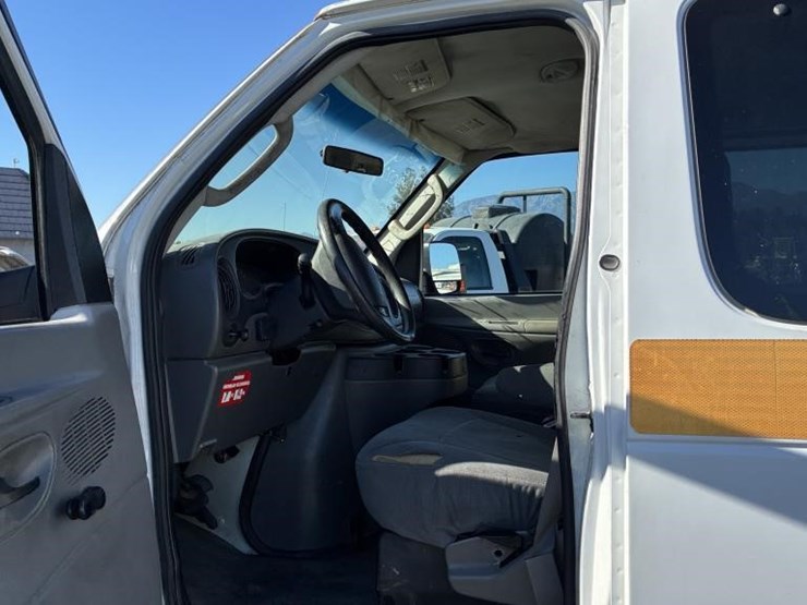 2006-ford-e350-image-14