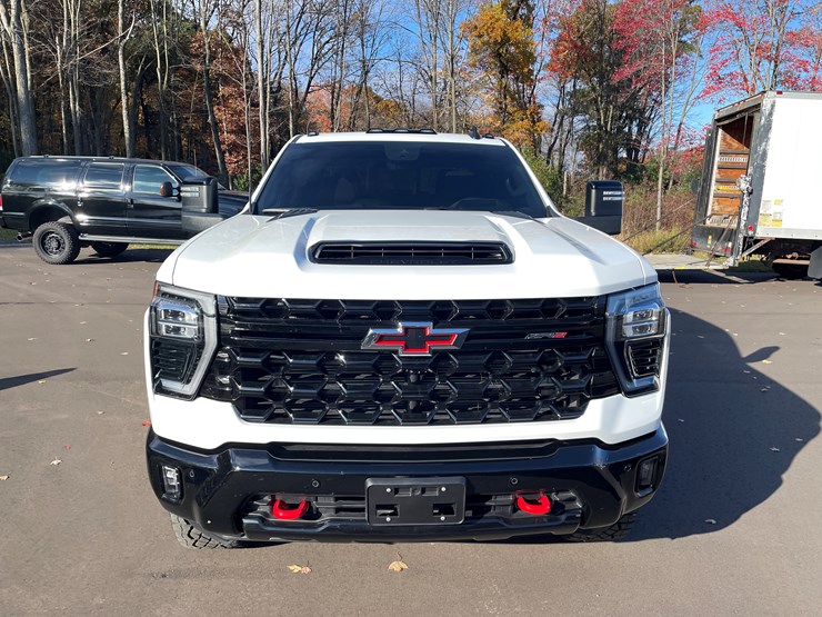 2025-chevrolet-silverado-image-3