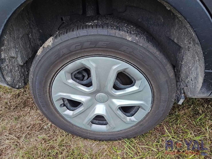 2016-ford-explorer-image-32