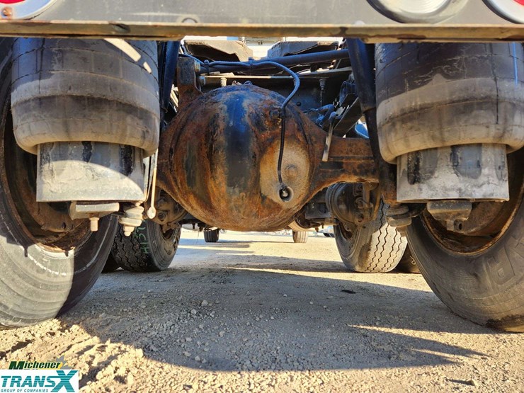 2020-peterbilt-579-image-11