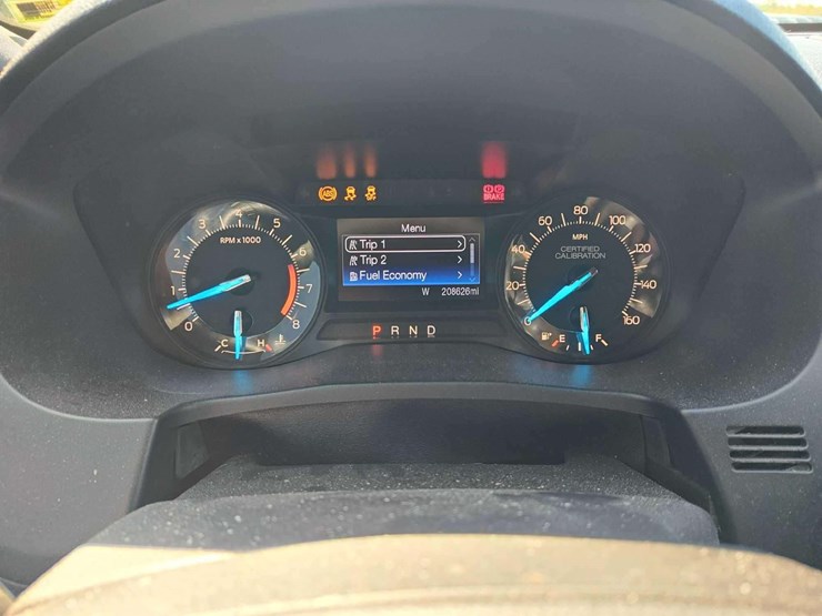 2016-ford-explorer-image-16