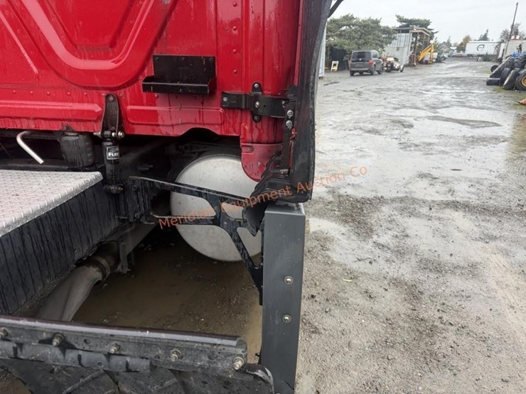 2015-freightliner-cascadia-113-image-27