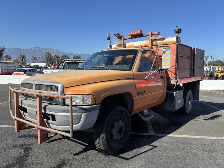 2001-dodge-ram-3500-image-1
