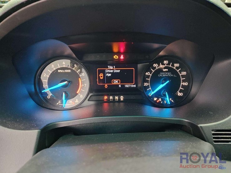 2016-ford-explorer-image-15