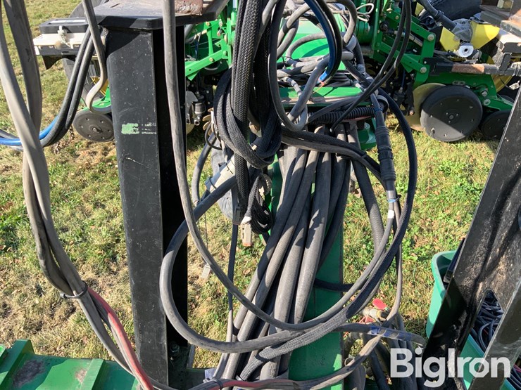 2010-john-deere-1770-image-13