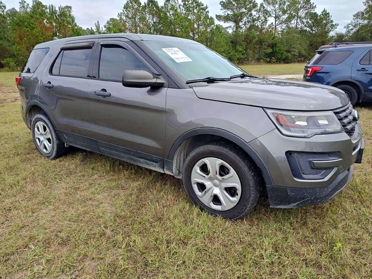 2016-ford-explorer-image-2