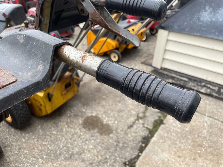 #14035-•-(2)-bolens-24"-snow-blower-(o4)-image-22