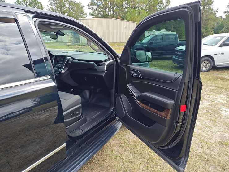 2017-chevrolet-tahoe-image-21