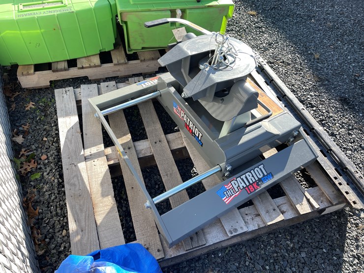 #5683-•-the-patriot-b&w-18,000lb-5th-wheel-hitch-with-universal-brackets-image-4