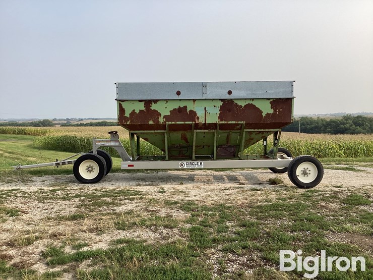 parker-gravity-flow-wagon-on-circle-k-running-gear-image-8