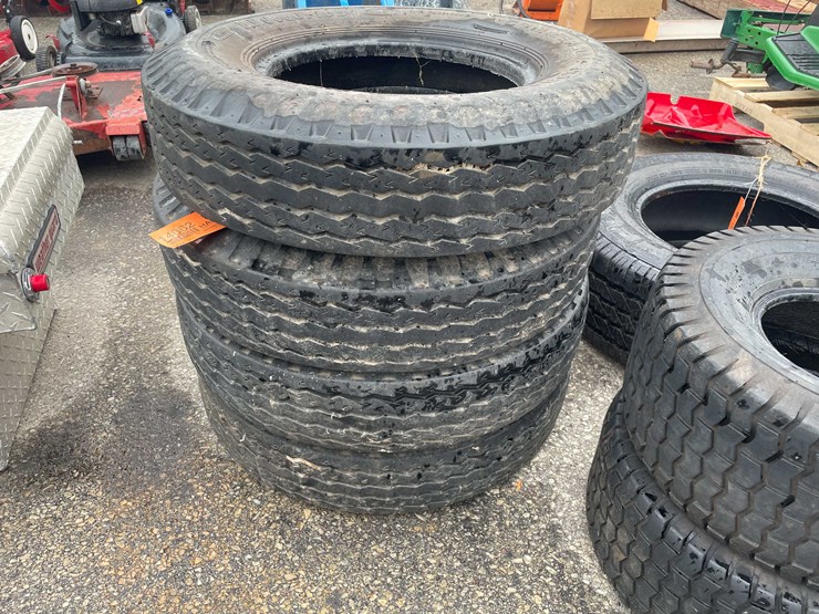 #14062-•-(4)-bf-goodrich-7.00-15-lt-tires-(o4)-image-1