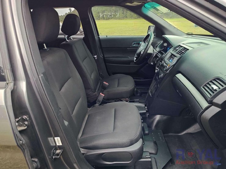 2016-ford-explorer-image-21