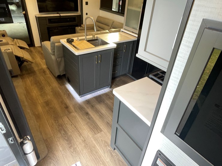 #4502-•-2025-forest-river-xlr-nitro-lux-toy-hauler-(wi-title)-image-68