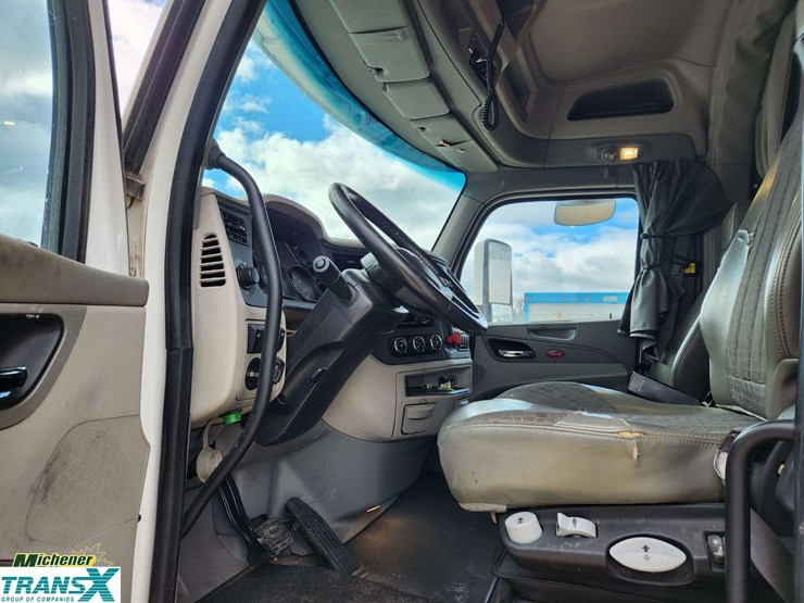 2019-peterbilt-579-image-38