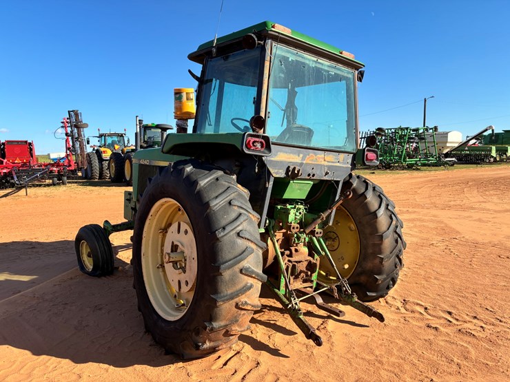 john-deere-4240-image-4