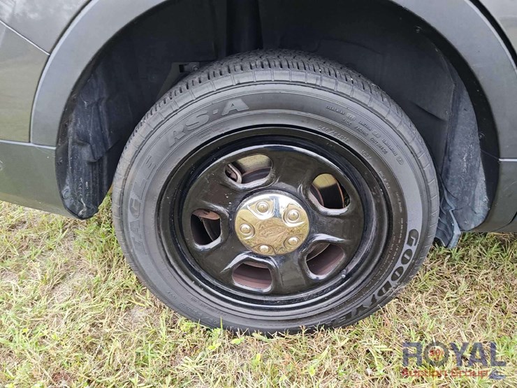 2016-ford-explorer-image-33