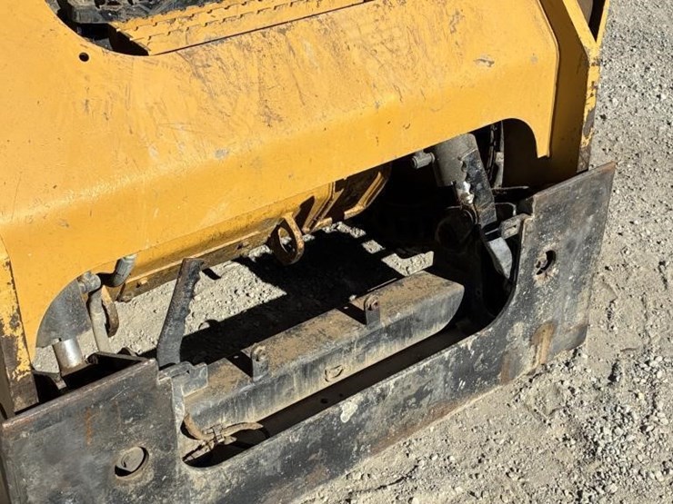 2020-caterpillar-246d3-image-7