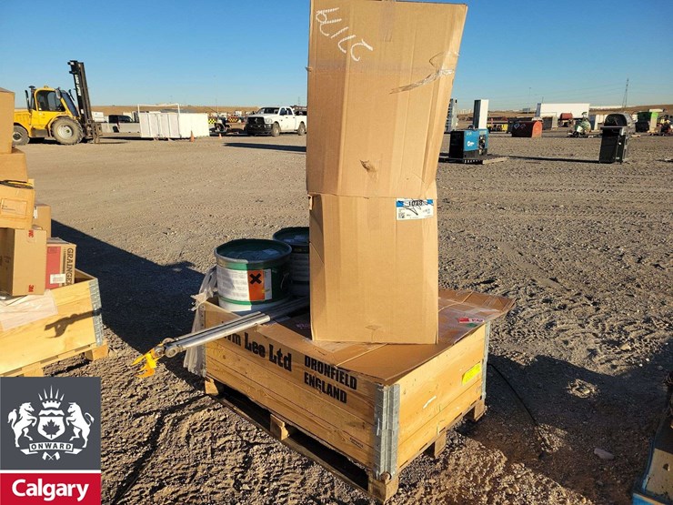 pallet-of-boxes-with-parts-with-2-drums-castrol-optipit-image-12