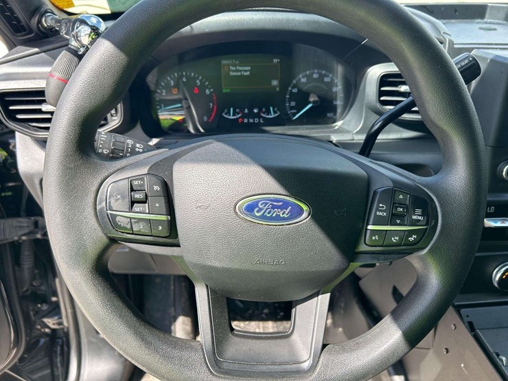 2020-ford-explorer-image-13