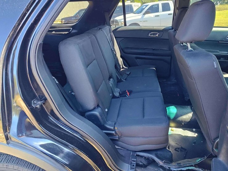 2016-ford-explorer-image-25