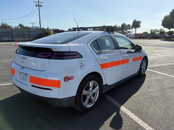 2014-chevrolet-volt-hatchback-image-3
